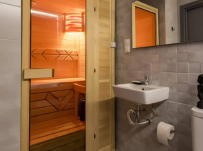 Апартаменты с Сауной и Джакузи Шале