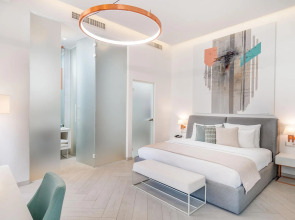 Lazure Hotel and Marina