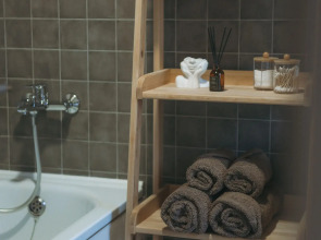 Частный дом с баней и чаном у воды и леса