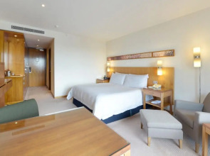 Canary Riverside Plaza Hotel