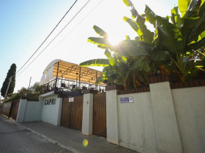 Отель Capri
