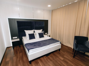 Отель RedFox в центре