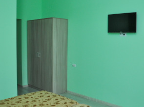 Отель Радужная