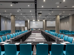 Отель Mona Plaza