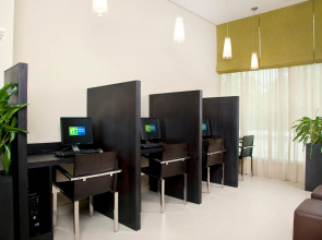 Holiday Inn Express Dubai Safa Park an IHG Hotel