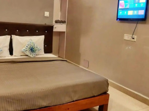 Hotel YogiTree beach Resort & Cafe