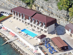 Курортный отель и яхт-клуб Торнадо