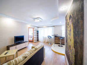 Апартаменты Двухкомнатные в центре на Крисанова