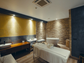 Отель Marjan Plaza