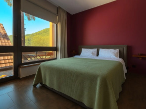 Квартира С отдельной спальней и балконом в центре Поляны