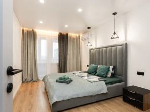 Квартира уютная трехкомнатная с двумя балконами рядом с островом Канта