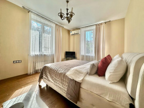 Апартаменты на Аллее Героев в Античном стиле