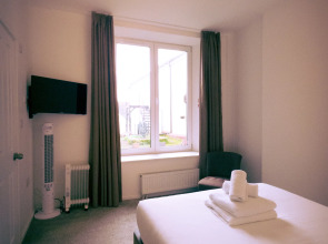 Отель OYO Newquay Beach