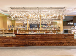 Отель V Hotel Dubai Curio Collection by Hilton