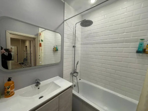 Квартира Новая однокомнатная квартира возле ТРЦ Аура