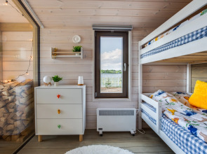 Частный дом с баней и чаном у воды и леса