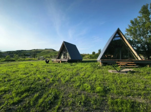 Шале двухэтажный А-фрейм с панорамным остеклением и террасой