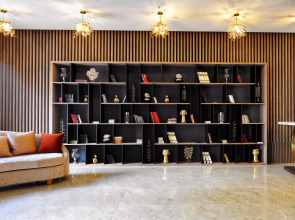 Отель Marjan Plaza