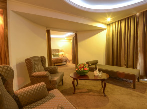 Отель Oscar Resort