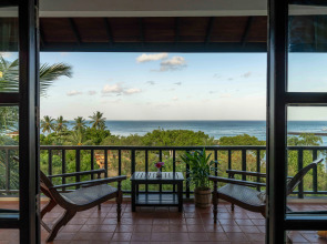 Курортный отель Ananthaya Beach