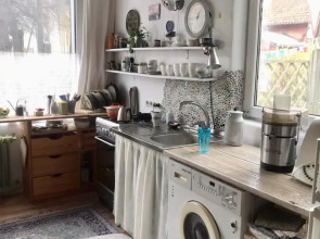 Апартаменты возле пляжа с красивым садом