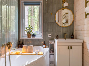 Частный дом в еловом лесу