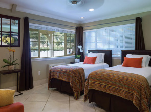 Отель The Lodge at Blue Lakes