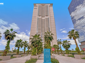 Апартаменты Bnbmehomes Marina Gem 5 min walk to Flying Cup - 2503