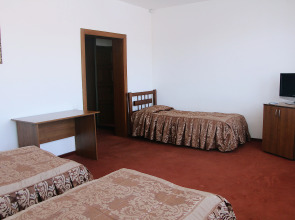 Отель Крона