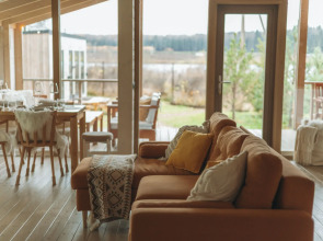 Частный дом с баней и чаном у воды и леса