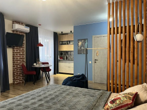 Улучшенные апартаменты Яркий Лофт панорамным видом из окна