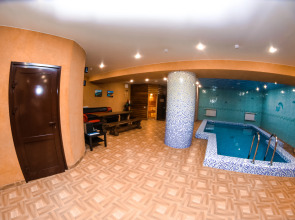 Отель Корона