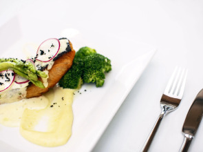 Отель Maximilan Danang Beach