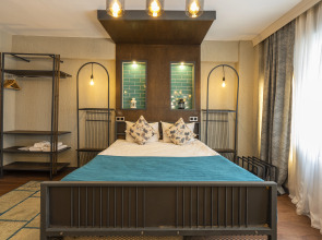 Апарт-отель  Cube Suites