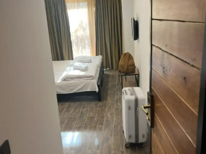 Отель Исака