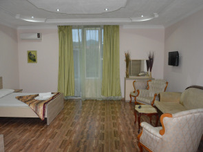 Отель Nine Brothers