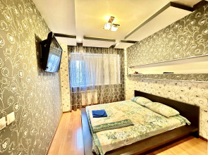 Квартира Светлая 2-комнатная: рядом гостиница Воркута и Центральная площадь