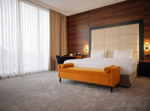 Отель Kohinur Plaza