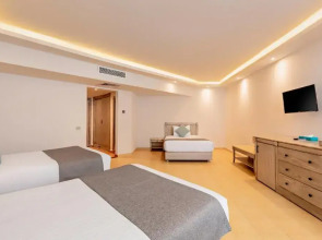 SUNRISE Alma Bay Resort