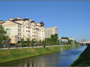 Квартира Комфортное Жилье в Центре Города с Видом на Реку Булак