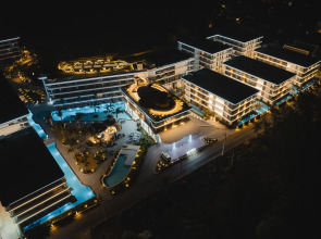 Курортный Отель Kora Beach Resort Phuket