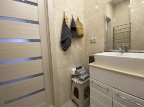 Квартира двухкомнатная (57кв.)  рядом с Зоо, ИжГТУ, Купол Семейная Botanika House