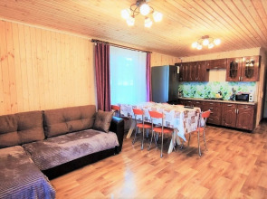 Коттедж с баней в сосновом бору у озера, рядом с турбазой Чайка