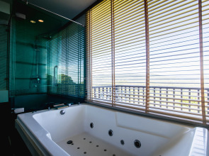 Отель KC Resort & Over Water Villas