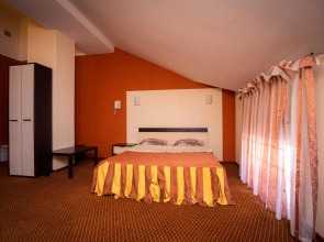 Отель Саврасовская