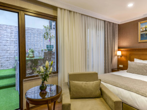 Royan Suites Boutique Hotel