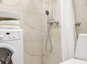 Апартаменты InHome24 в 3-5 минутах хотьбы от остановок общественного транспорта