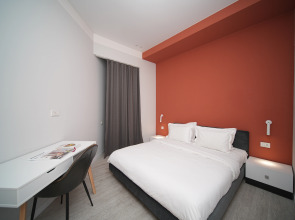 Апартаменты улучшенные в центре города от Sweet Home