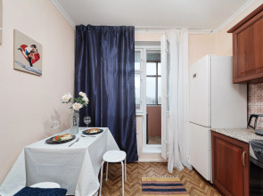 Апартаменты Просторная квартира на 4-х метро Марьино