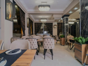 Отель Grand Clover